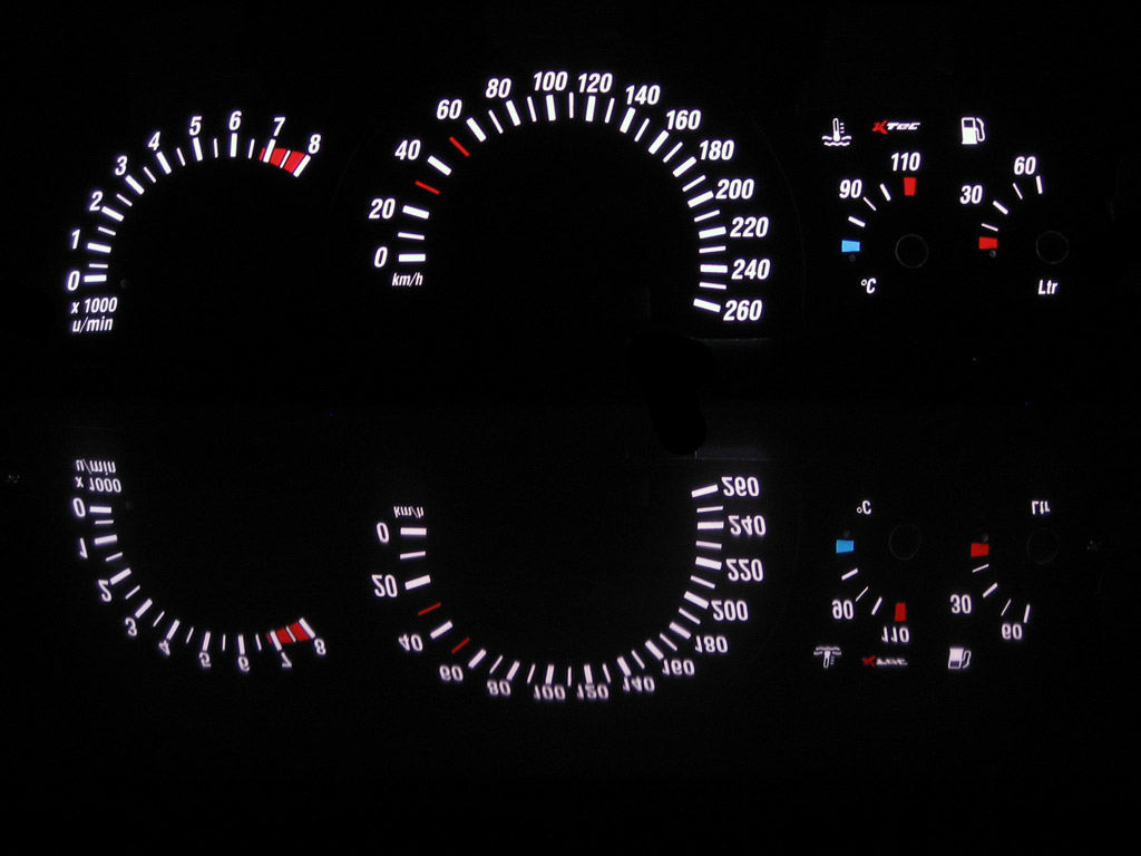 Opel caliba turbo   -  Plasmatachoscheiben leuchtend