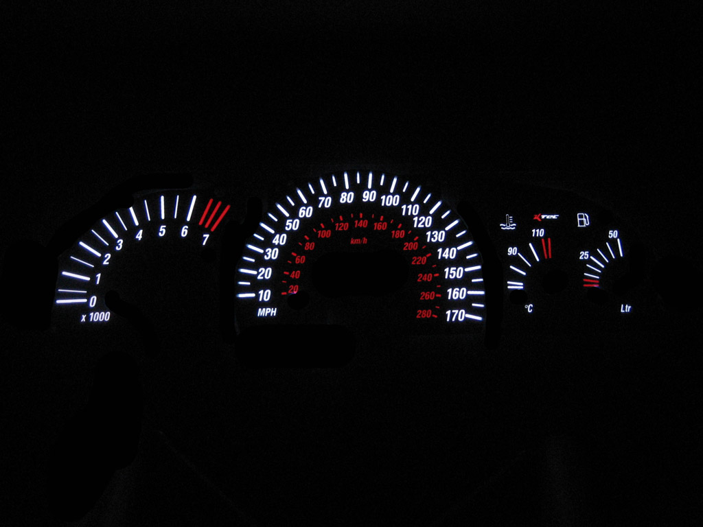 Opel calibra turbo   -  Plasmatachoscheiben leuchtend